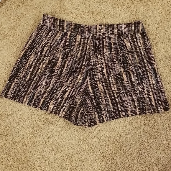 ANN TAYLOR Size 8 Pleated Loose Fitting Shorts - Picture 3 of 7